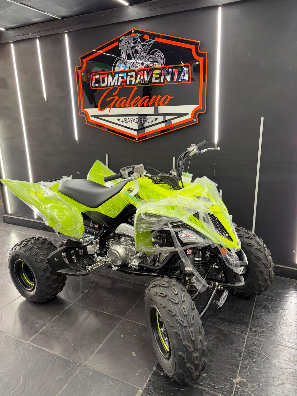 Yamaha Raptor 700 · Vista frontal y lateral