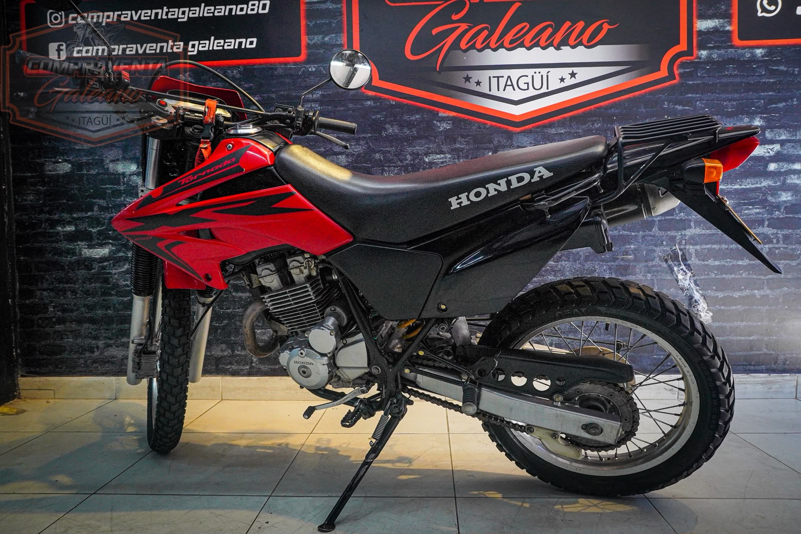 Honda Tornado 250 modelo 2019 · Vista lateral izquierda