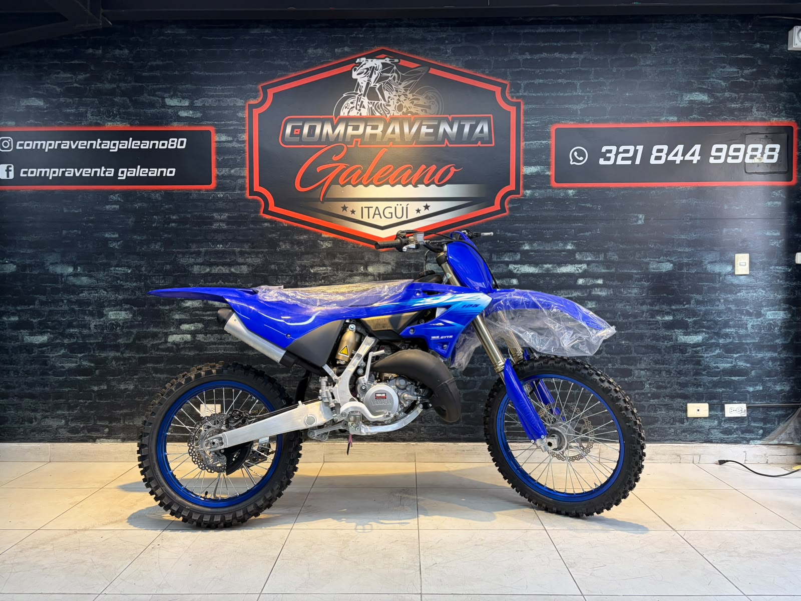 Yamaha YZ250 modelo 2027 · Vista lateral