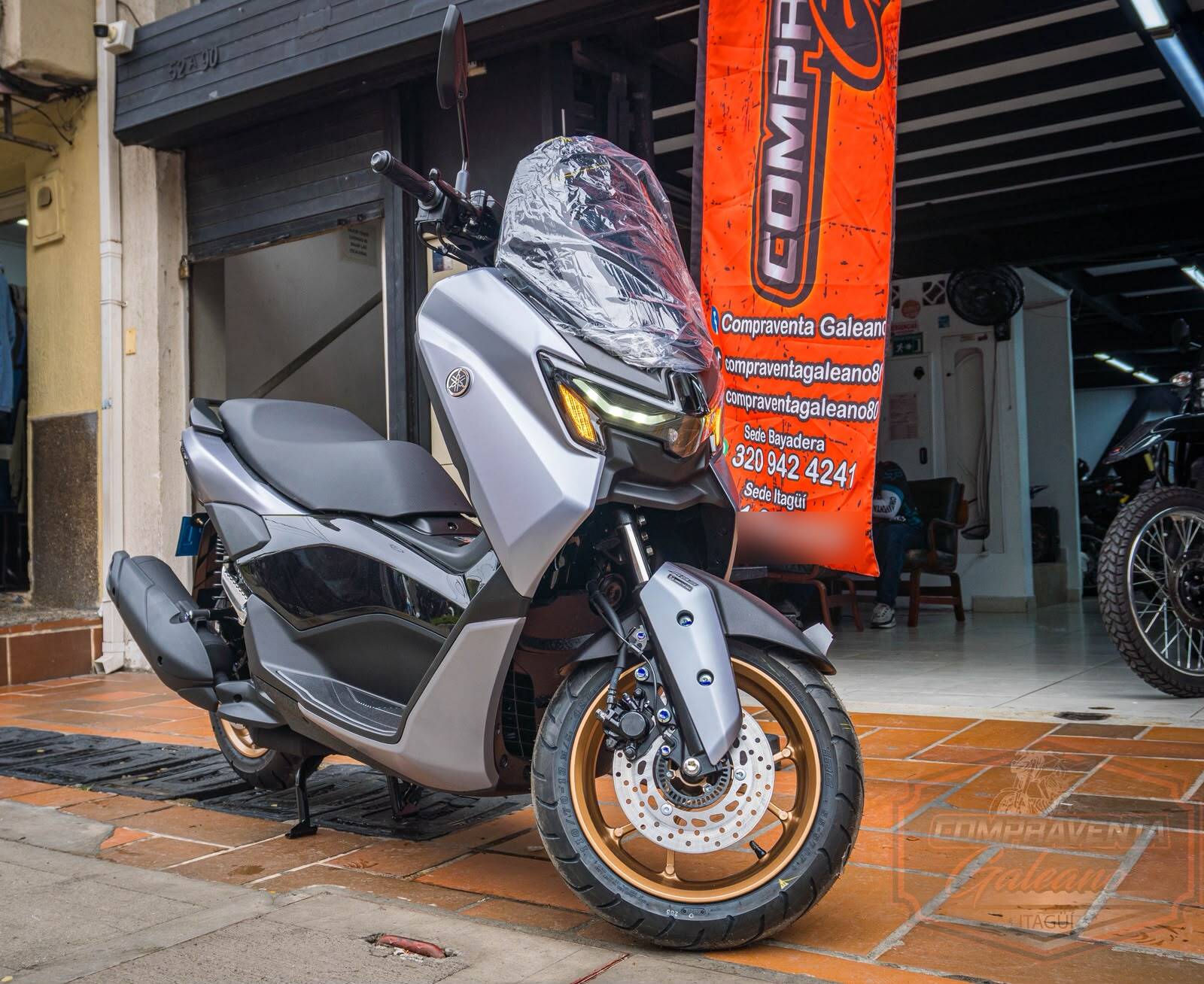 Yamaha NMAX V3 modelo 2027 · Vista frontal y lateral
