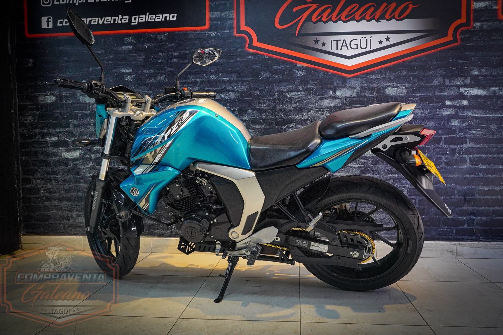 Yamaha FZ 150 modelo 2023 · Vista lateral completa