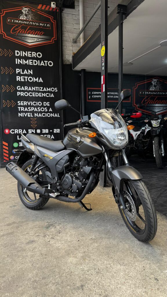 Moto Yamaha SZR 2026 color negro y rojo, 0 km, en venta en Sabaneta con SOAT y tecnomecánica nuevos.