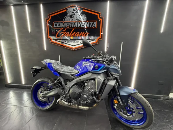 Yamaha MT-09 V4 2026 Negra con azul